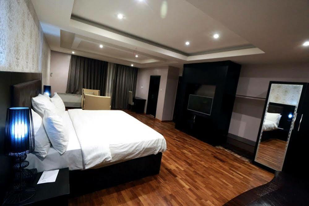 Tivoli Hotel Seafront Ikoyi Aliayabiagba 外观 照片