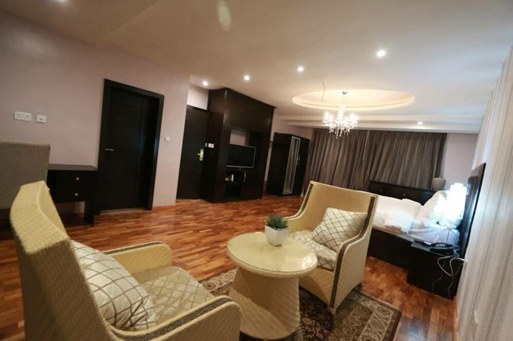 Tivoli Hotel Seafront Ikoyi Aliayabiagba 外观 照片
